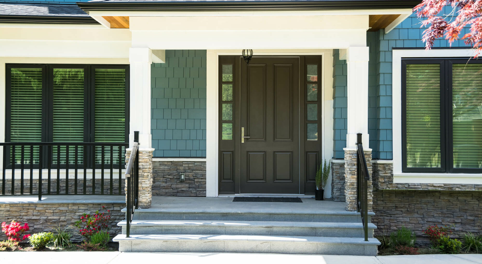 front-concrete-stoop