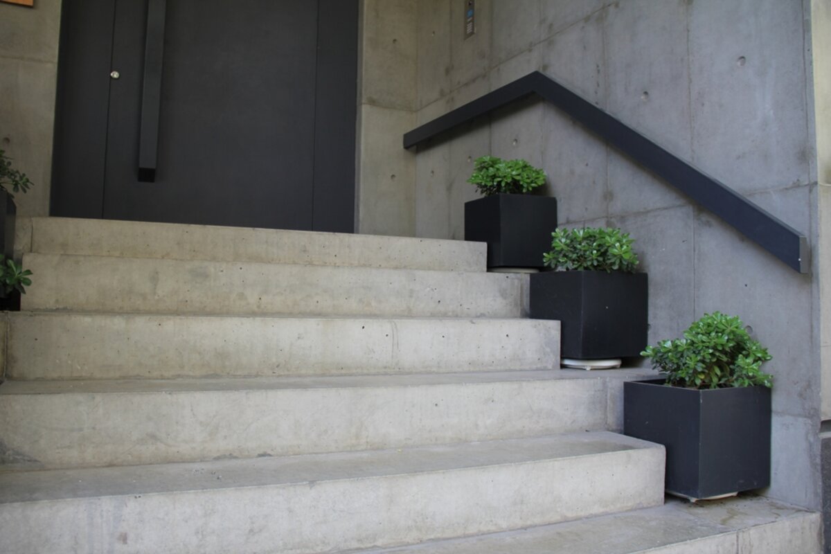 concrete stoops vs. wooden steps