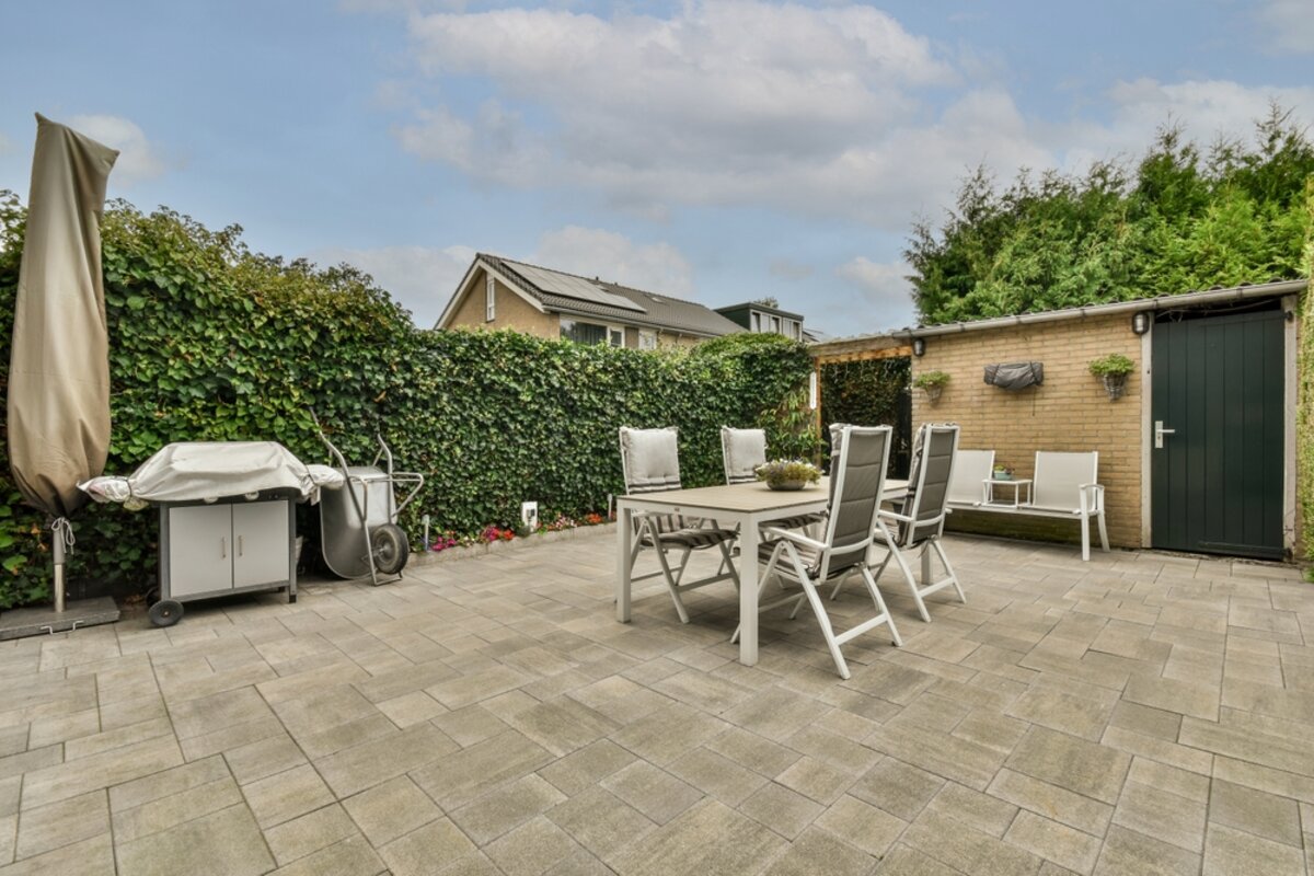 Why a Concrete Patio Is Cheaper to Build Than a Deck