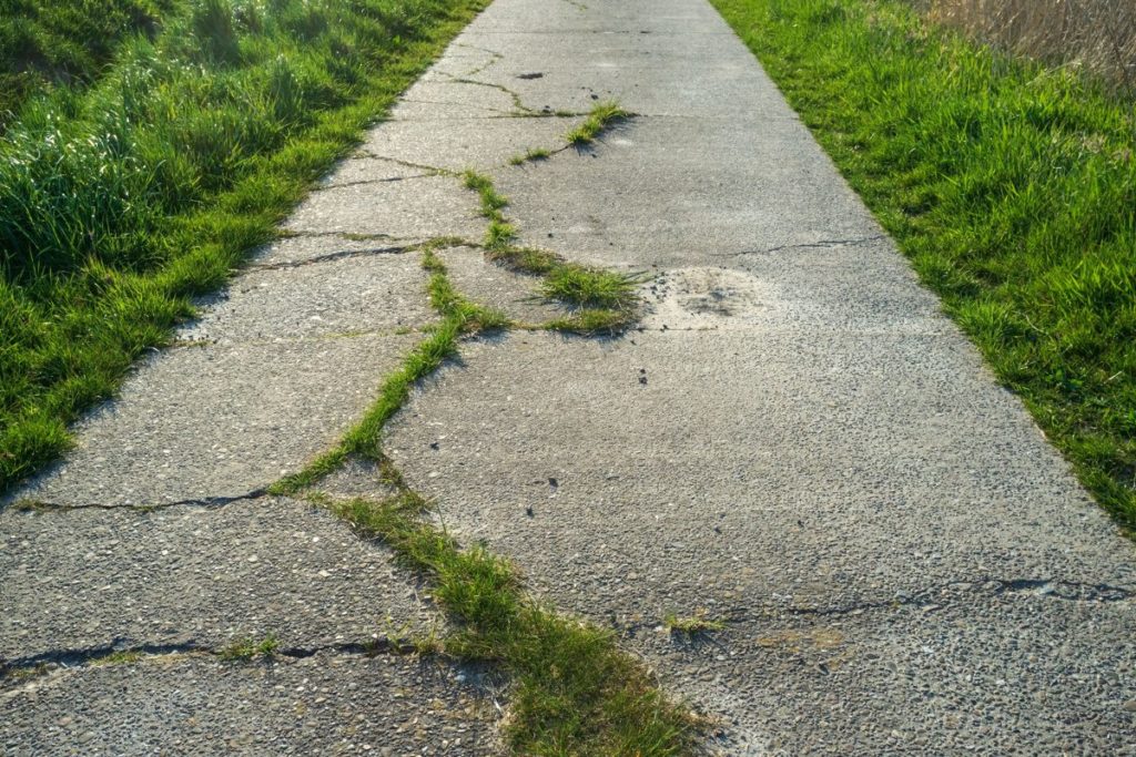 5 Reasons to Repair Concrete Cracks Now to Avoid Costly Summer Repairs